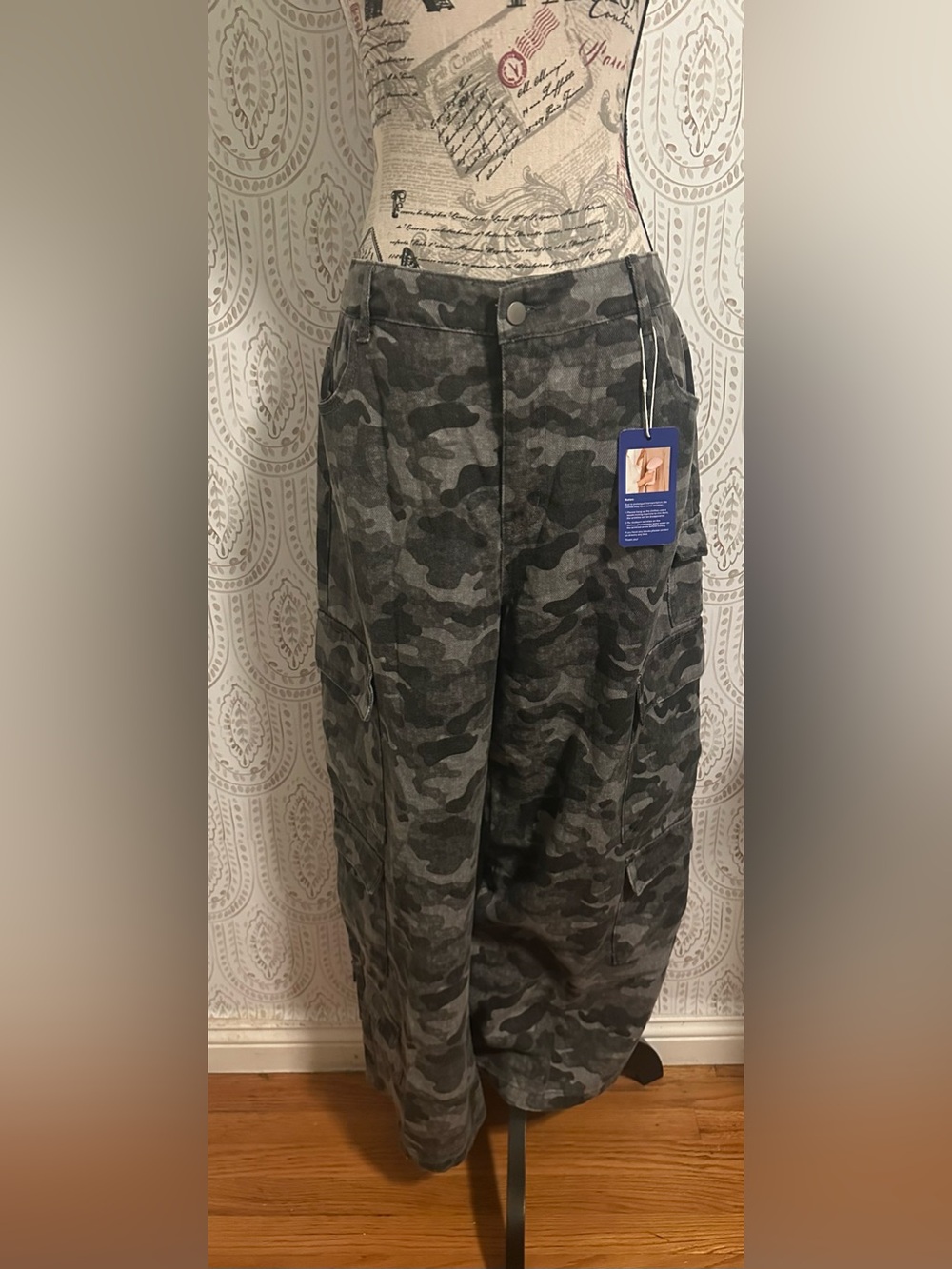 Women’s Camouflage Cargo Pants - Gray Camo